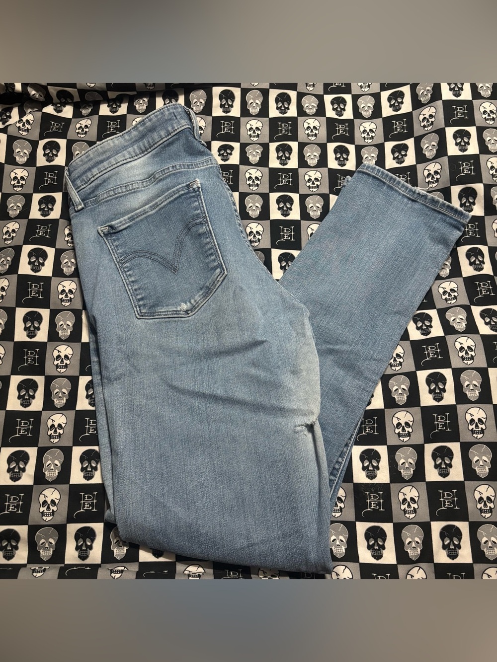 Levi's Women’s Classic Mid Rise Light Wash Denim Straight Leg Jeans
